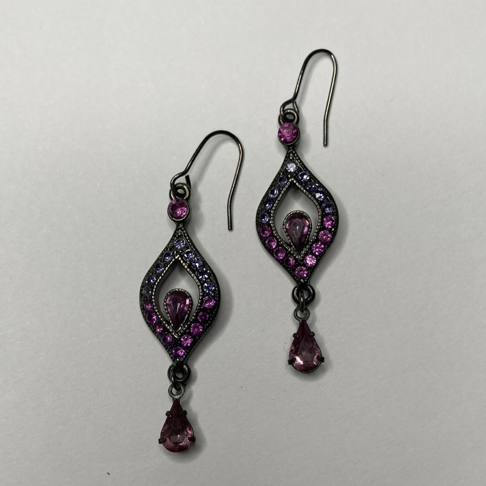 Costume jewelry 2-toned purple chandelier earring